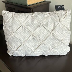 Moda Style Pillow diamond pucker quilt white with design. 15” x 11”
